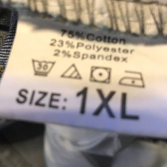 Host pick 1X, 2X skinny crop blue jeans - Picture 5 of 6